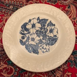 Vintage Wild Rose USA Small decorative excellent condition blue & white pattern.